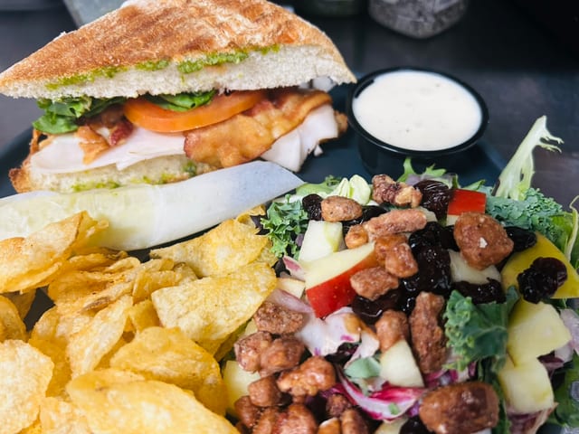 1/2 Sandwich / Salad / Soup.